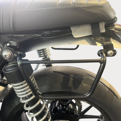Support sacoche latérale moto - Kick Fix – moto Universel personnalisée Arthus Motors